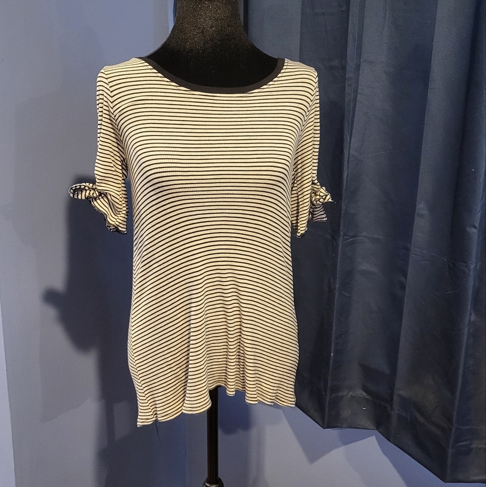 Maurice Open Shoulder Shirt -black & cream Size M